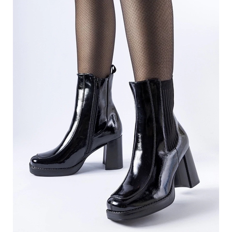 D/CEO Schwarze Lackstiefelette von Boni