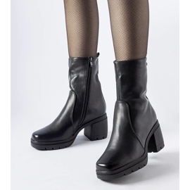 D/CEO Schwarze isolierte Stiefeletten von Agordino