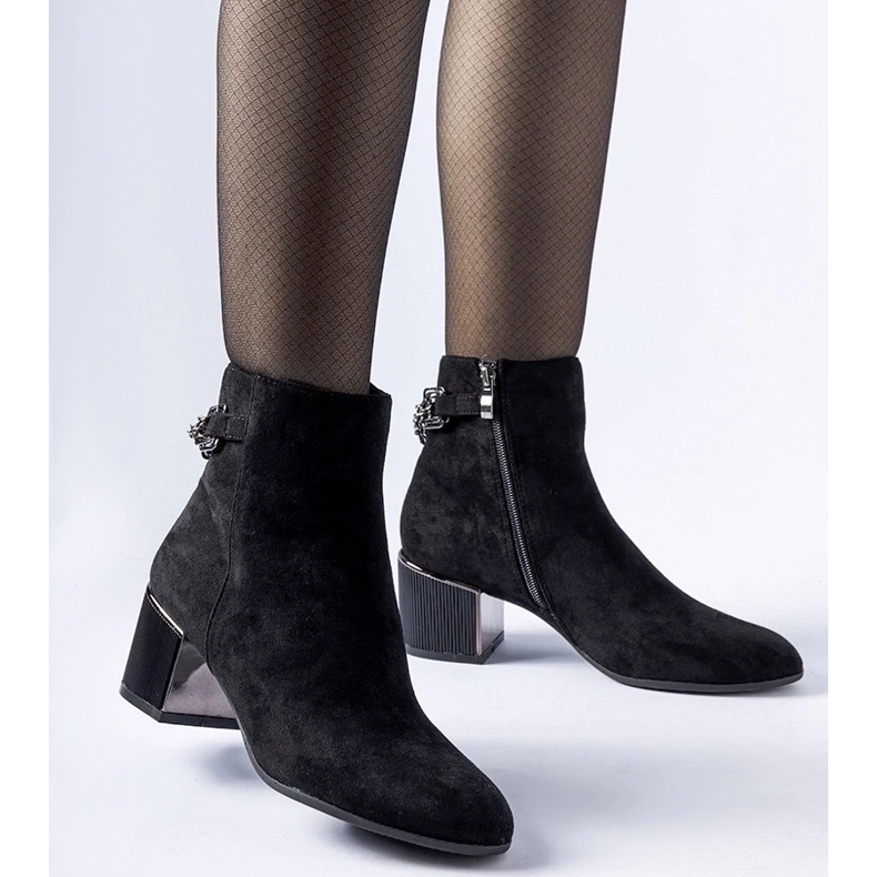 D/CEO Schwarze Stiefeletten mit einer Kette aus Fenughedu-Öko-Wildleder