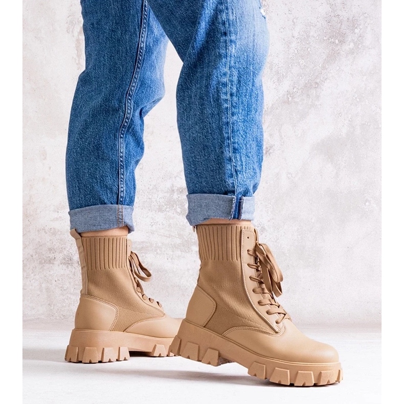 D/CEO Beige Stiefeletten mit flexiblem Obermaterial von Zogba