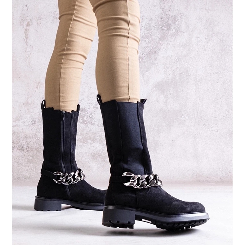 D/CEO Schwarze Damenstiefeletten, verziert mit einer Yasarna-Kette