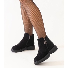 D/CEO Schwarze Stiefeletten mit dekorativem Anhänger auf der Plateausohle aus Melane-Öko-Wildleder