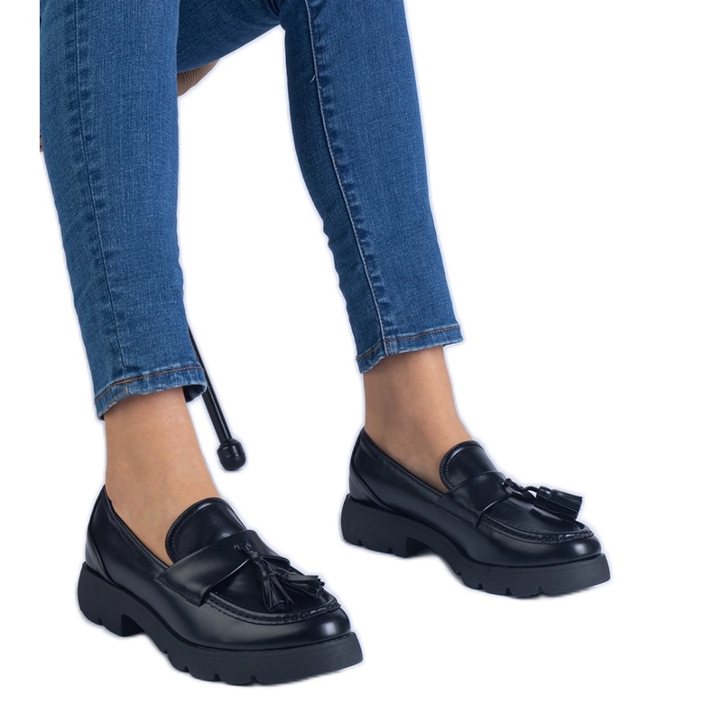 Schwarze klassische Schuhe mit Randflächen