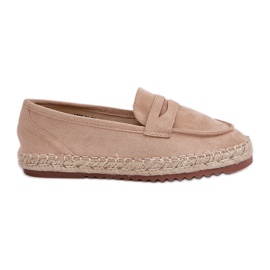 Frauen -Espadrilles mit einem Jute -Geflecht auf einer flachen beige Sohle