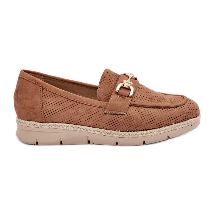 Openwork -Slipper mit einem goldenen Detail und einem braunen Jute -Braid -Geflecht