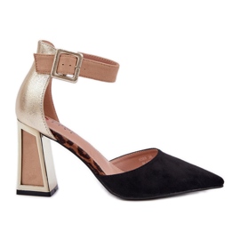 Sandalen auf der Säule mit spitzen Zehen schwarz