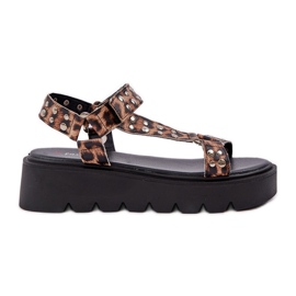 Dekorierte Sandalen auf der braunen Plattform für Leopardenmuster