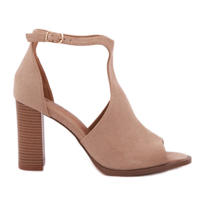 Sandalen auf dem Eco Suede Post Beige