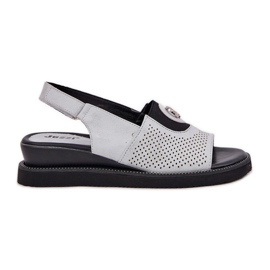 Jezzi Frauensandalen auf einem silbernen Keil mit einer Verzierung silber-