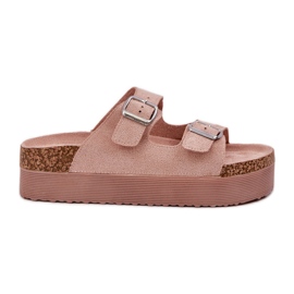 Pantoffeln für Frauen auf einer massiven Plattform mit rosa Schnallen