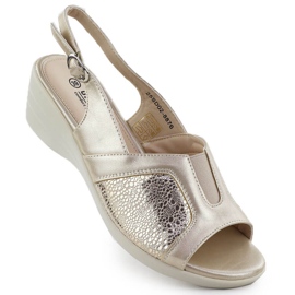 Frauensandalen für komfortable beige unisoft 8876