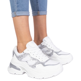 Weiße Turnschuhe für Frauen mit Glitzer dekoriert