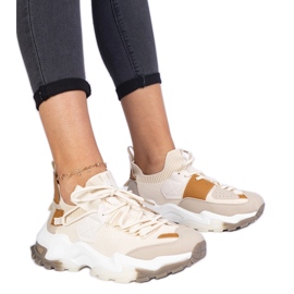 Beige Frauen -Sneakers mit einem Sockenmodell