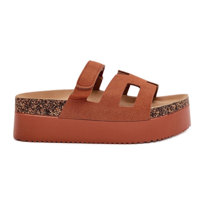 Hausschuhe auf der massiven Kamelplattform braun