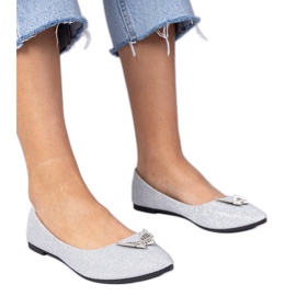 Glitzer Ballerinas für Silberinnen mit einem Schmetterling silber-