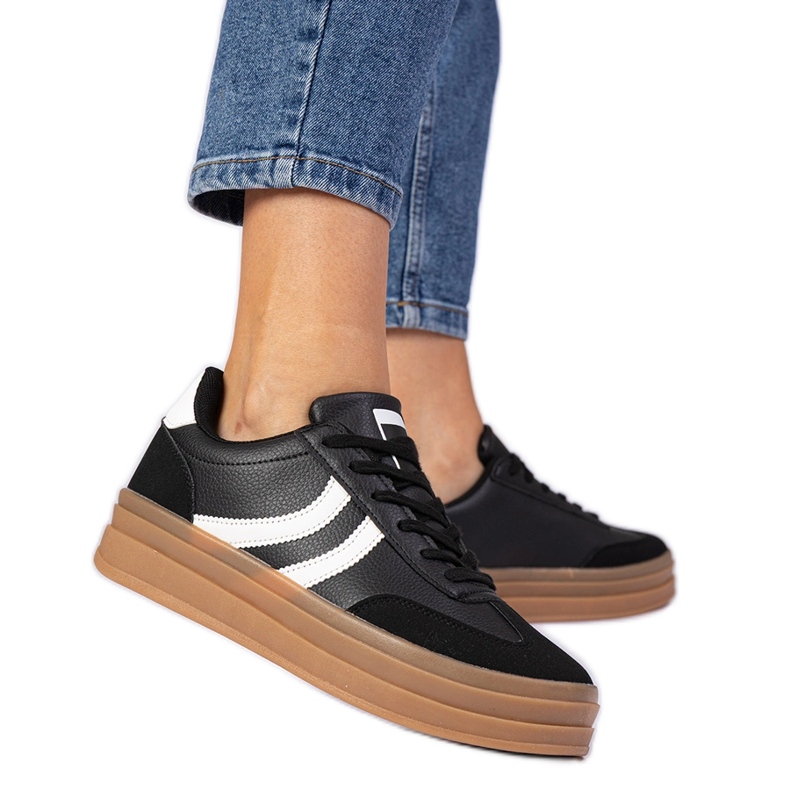 Schwarze Turnschuhe Frauen -Sneaker auf der Plattform