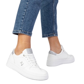 Weiße Turnschuhe der Frauen mit silbernen Glitzer