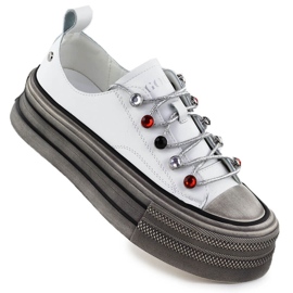 GOE Leder -Turnschuhe auf der weißen NN2N4054 -Plattform