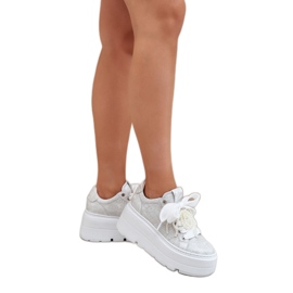 Leder -Turnschuhe auf der Chebello 4658 Silberplattform