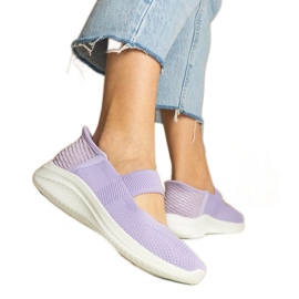 Violette Frauen -Turnschuhe auf einer gepressten Sohle lila
