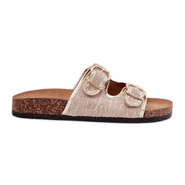 Frauenmaterial Flip Flops auf einer Korkplattform mit goldenen Schnallen