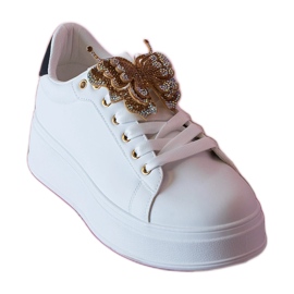 Schwarze und weiße Turnschuhe mit einem Schmetterling mit Zirkonen dekoriert