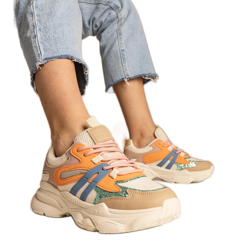 Orangefarbene Frauensport -Sneakers mit Glitzer