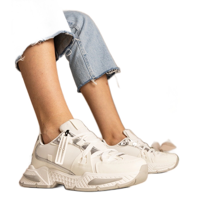 Weiße Damen-Sneaker mit massiver Sohle