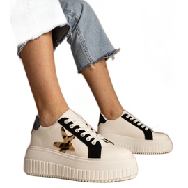 Schwarze und weiße Turnschuhe mit Glitzer und Stern dekoriert