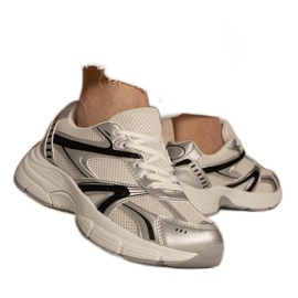 Silber -Turnschuhe Frauensport mit Glitzer