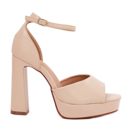 Frauensandalen auf dem Posten und Plattform Eco Leder Beige