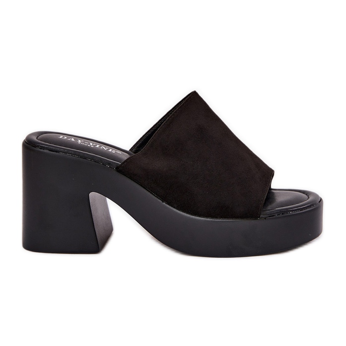 Pantoffeln für Frauen auf dem Posten und der Plattform schwarz