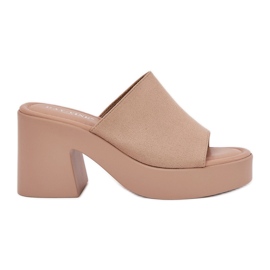 Pantoffeln für Frauen auf der Khaki -Post und -plattform beige