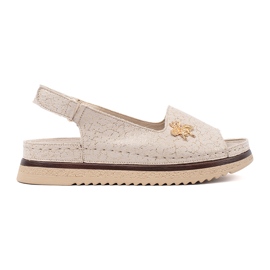 Goodin Beige Sandalen auf der Plattform mit einer Pin