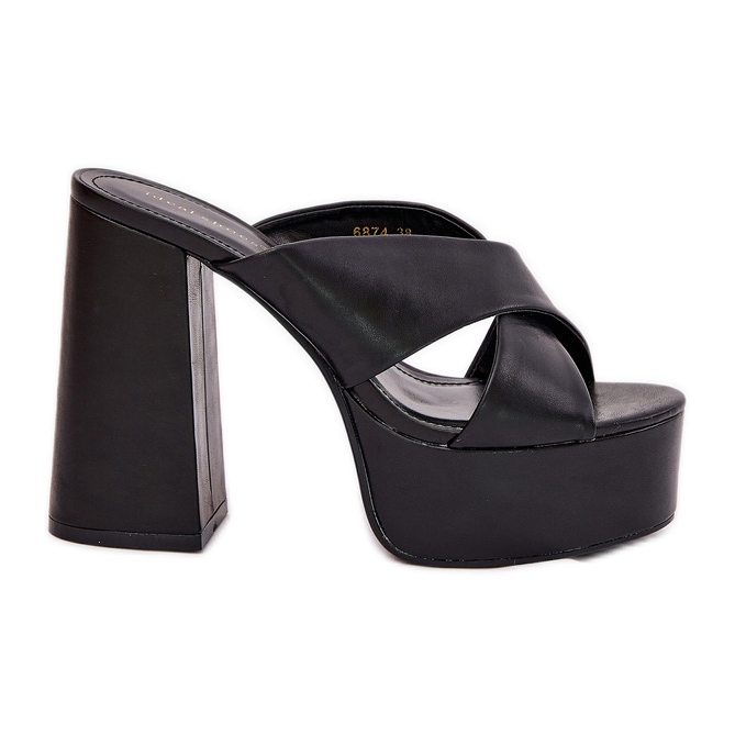 Damenschuhe auf der Plattform und die Säule schwarz