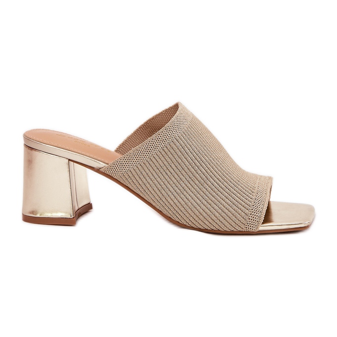 Damenseraber mit goldenem Pistil