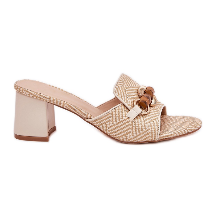 Damensapere mit einer Beige -Dekoration