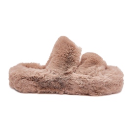 Frauenpelzschuhe auf der Khaki -Plattform beige