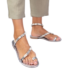 Silber Frauensandalen mit Muscheln dekoriert