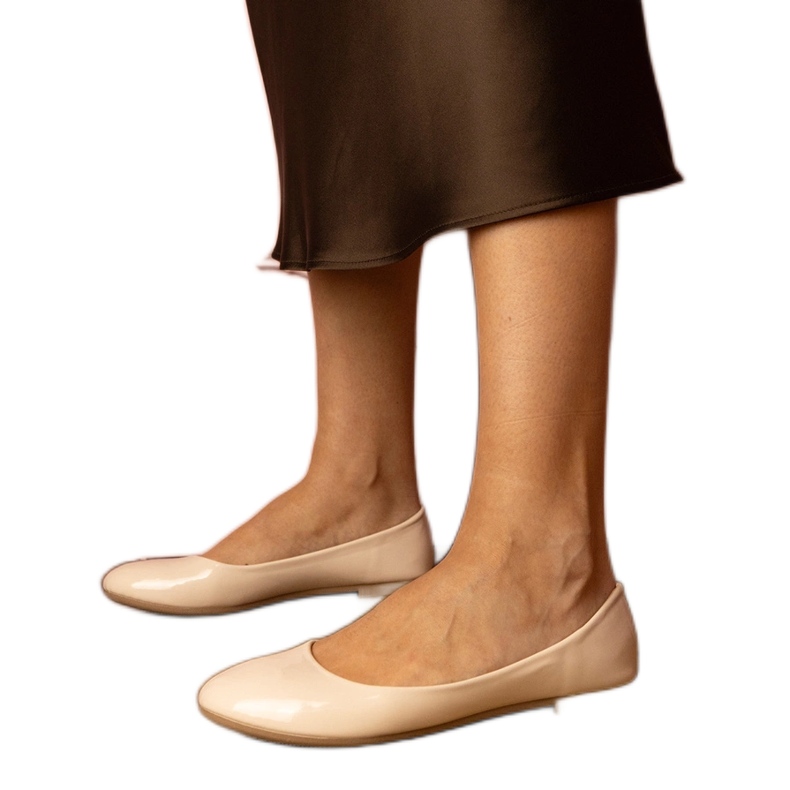 Beige lackierte Ballerinas