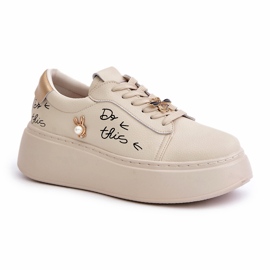 Vinceza Damen -Leder -Sneaker auf der Plattform mit Stiften und der Inschrift Vincez 89102 Beige
