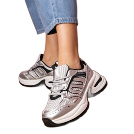 Silberne Turnschuhe Sportsneaker silber-