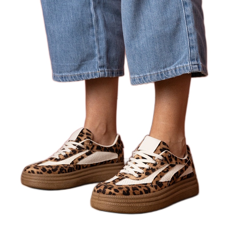Leopard -Turnschuhe Sneakers auf einer dicken Sohle braun