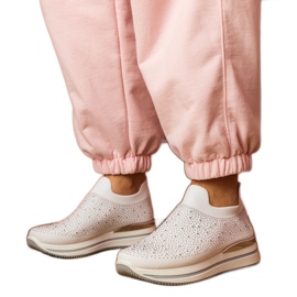 Weiße Frauen -Sneaker auf der Plattform mit Zirkonen