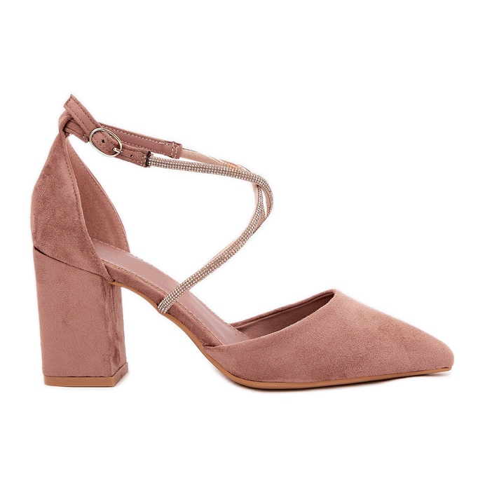 Pumpen mit spitzen Zehen und dekorierten Streifen am dunklen Pfosten beige