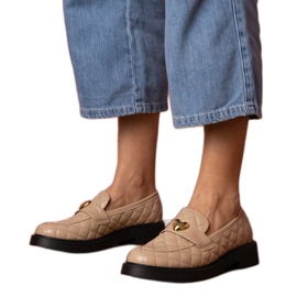 Beige gesteppte Ladung mit Herz dekoriert