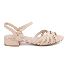 Goodin Beige Sandalen mit einem Ledereinsatz