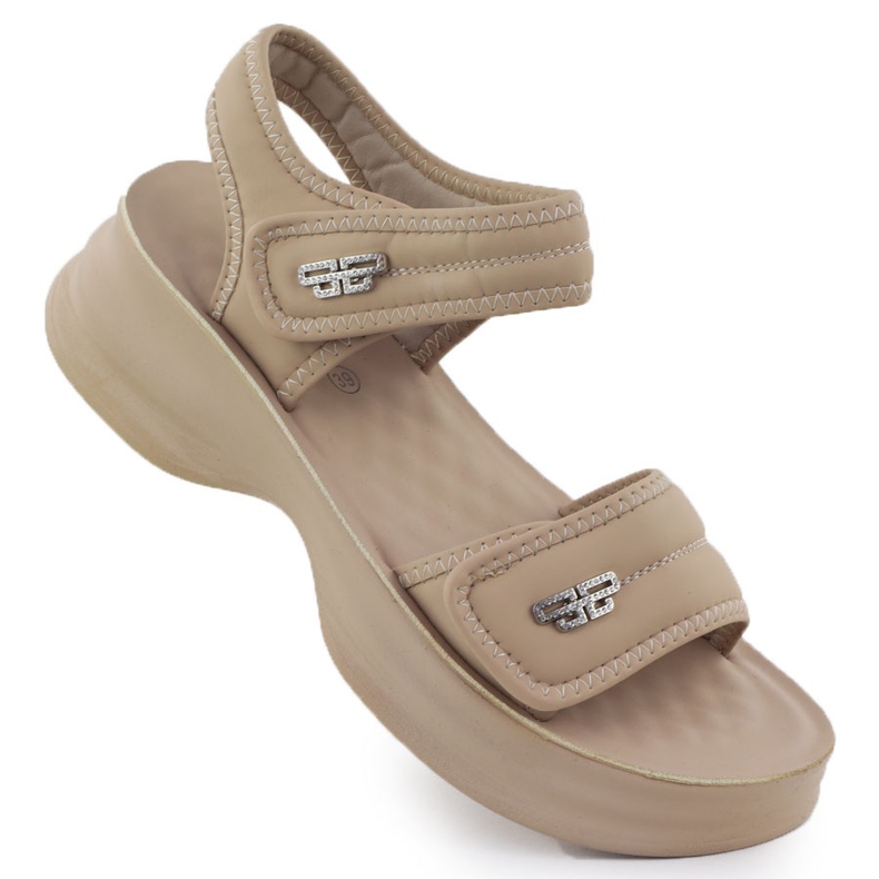 Frauensandalen auf einer dicken Sohle mit Klettverkleidung Potocki 105300 beige