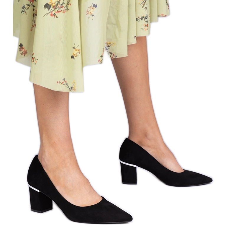 Schwarze Frauenpumpen aus Ekozamszu