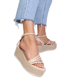 Beige Espadrilles auf der Plattform